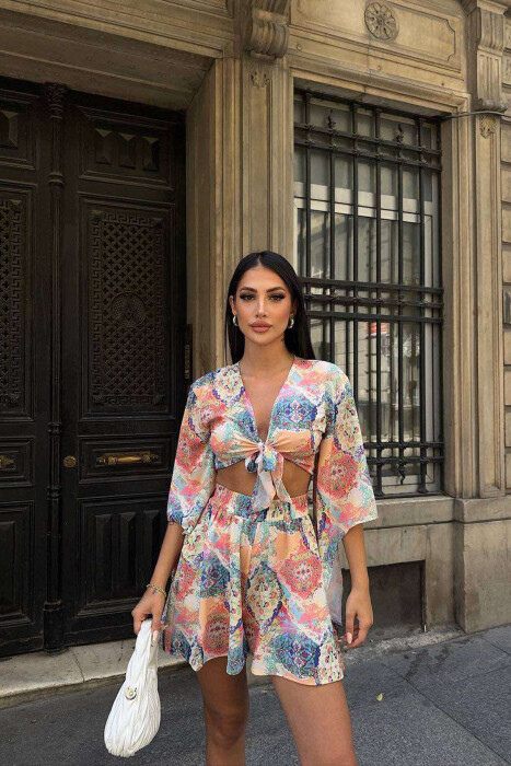 SET SHUMËNGJYRËSH PËR FEMRA CROP+PANTALLONA TË SHKURTRA - 1