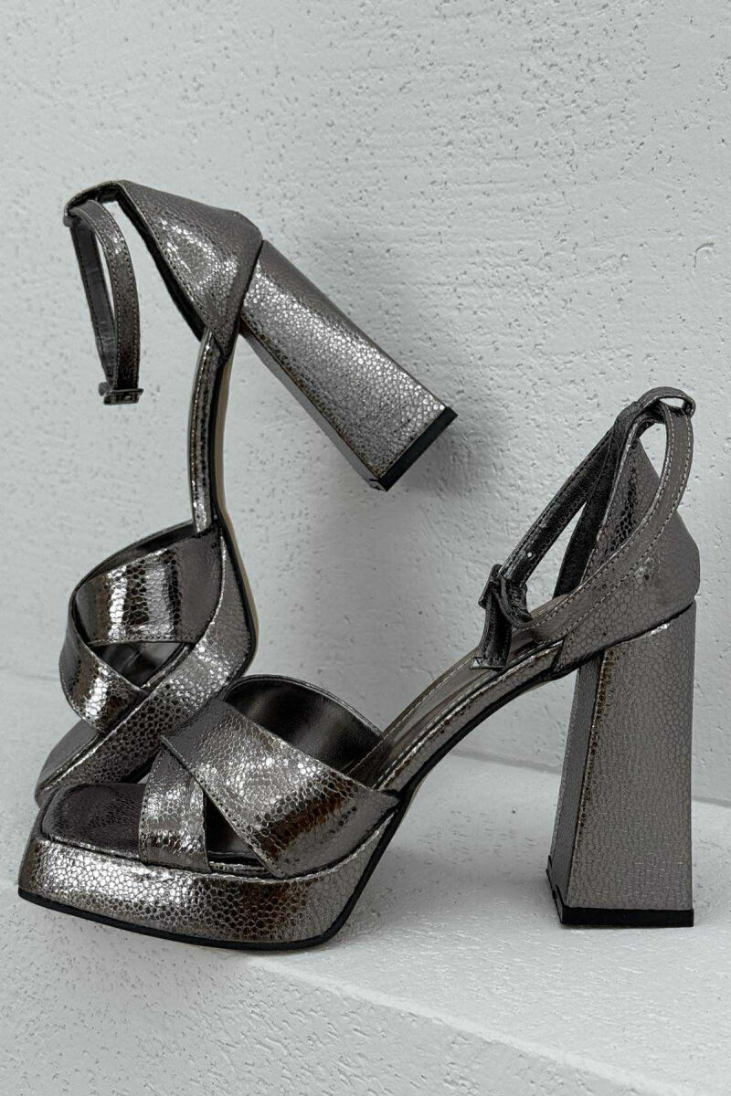 SHINY CROSSED STRAPS WOMEN HEELED SANDALS SILVER/ARGJEND - 2