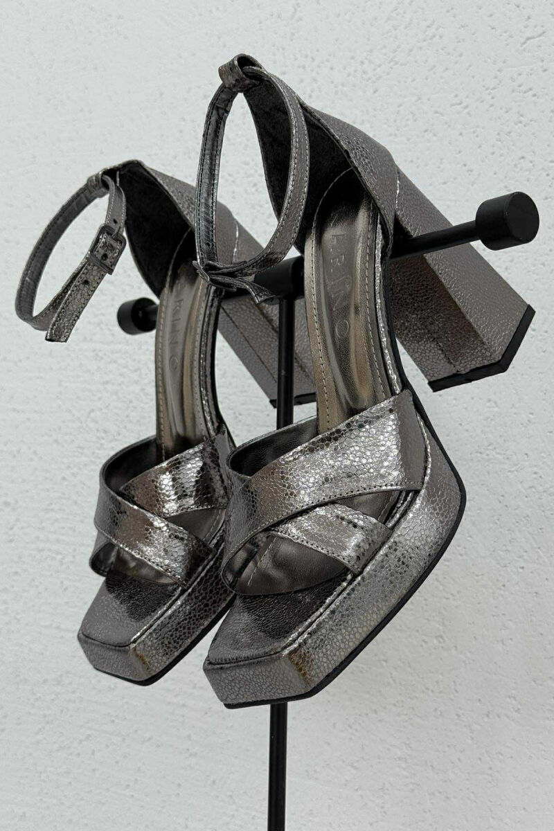 SHINY CROSSED STRAPS WOMEN HEELED SANDALS SILVER/ARGJEND - 3