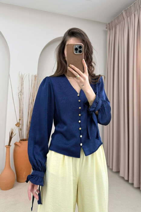 KEMISHE ME BUTONA GOLD PER FEMRA NE NGJYRE BLU 