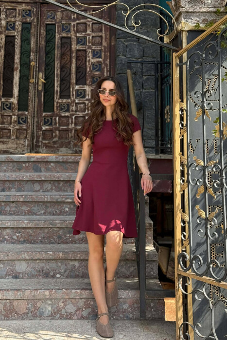 FUSTAN ME MENGE TE SHKURTRA PER FEMRA NE NGJYRE VISHNJE - KLAUDIO FASHION