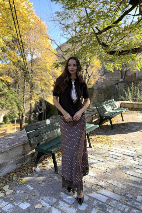 TRIKO ME MËNGË TË SHKURTRA DHE ME DETAJIN E SHALLIT PËR FEMRA NË NGJYRË KAFE TË ERRËT - KLAUDIO FASHION