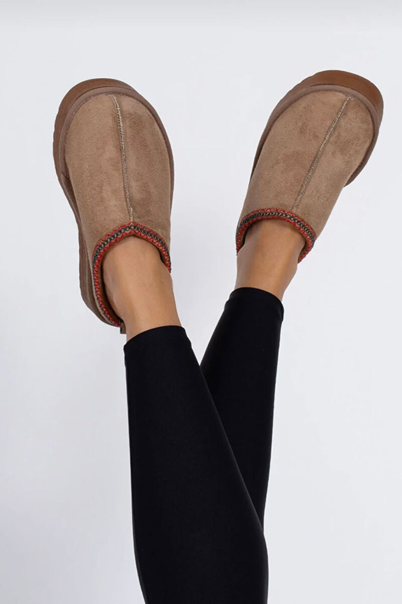 SHORT WOMAN UGG LIGHT BROWN/KAZB - 1