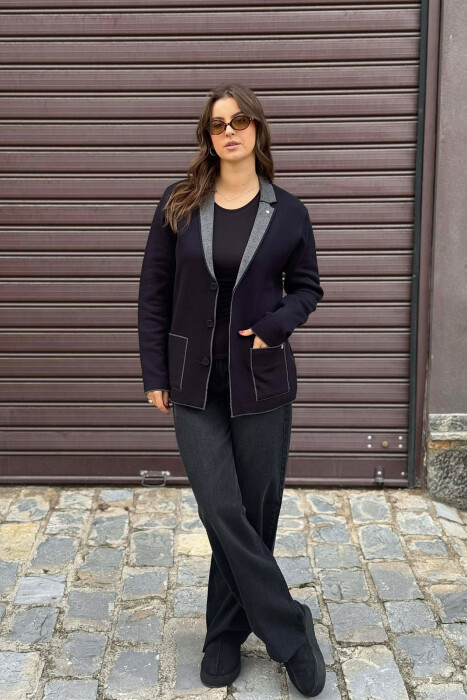 XHAKETË ME KOPSA TË THJESHTA DHE ME DETAJIN E XHEPAVE PËR FEMRA NË NGJYRË BLU TË ERRËT - KLAUDIO FASHION