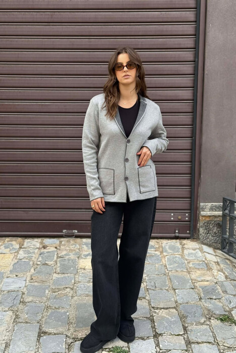 XHAKETË ME KOPSA TË THJESHTA DHE ME DETAJIN E XHEPAVE PËR FEMRA NË NGJYRË GRI - KLAUDIO FASHION