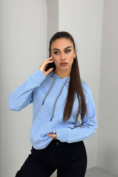 BLUZË E THJESHTË ME KAPUC PËR FEMRA NË NGJYRË BLU E ZBARDHUR 