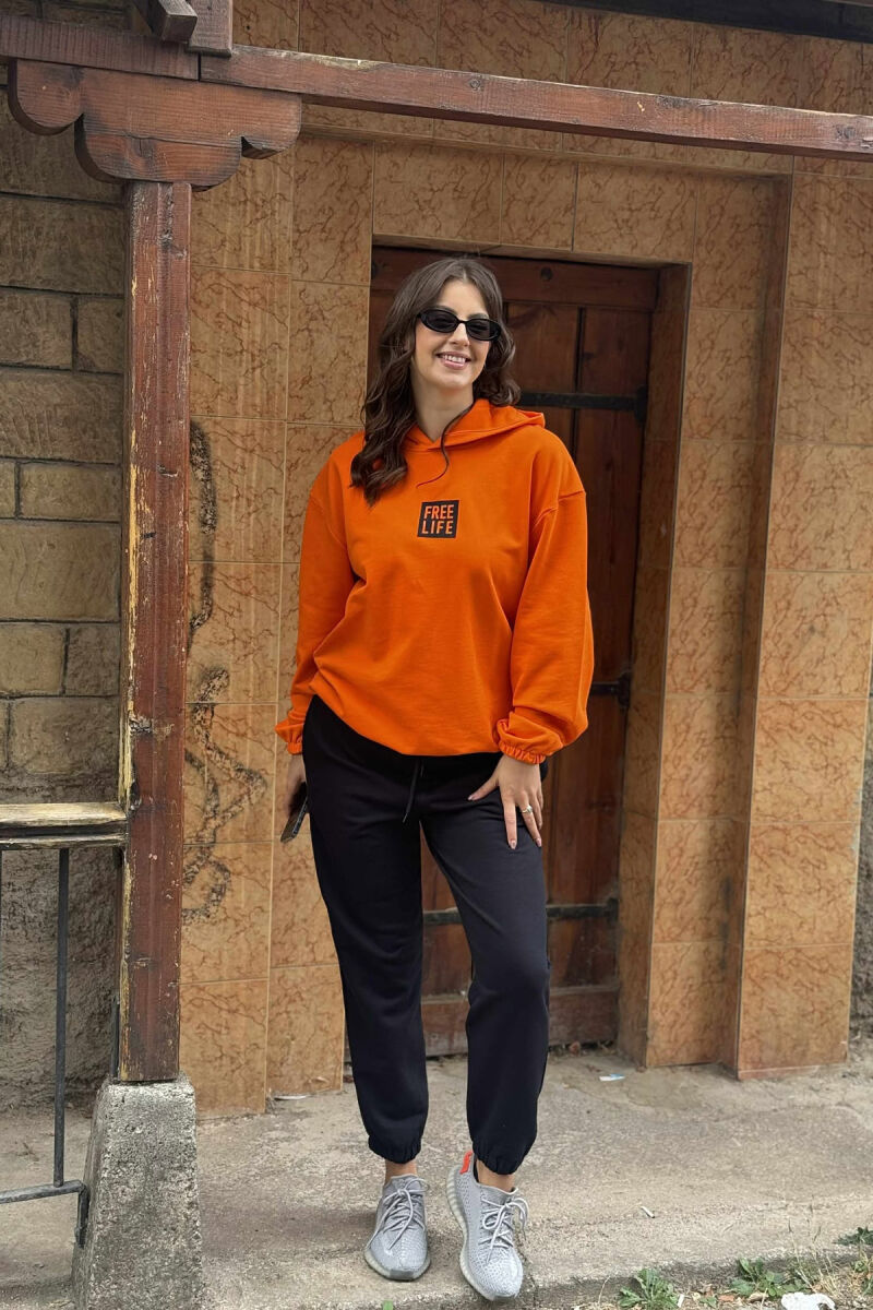 SIMPLE FRONT WRITTING HOODIE+JOGGERS WOMEN SET ORANGE+BLACK/POZE - 2