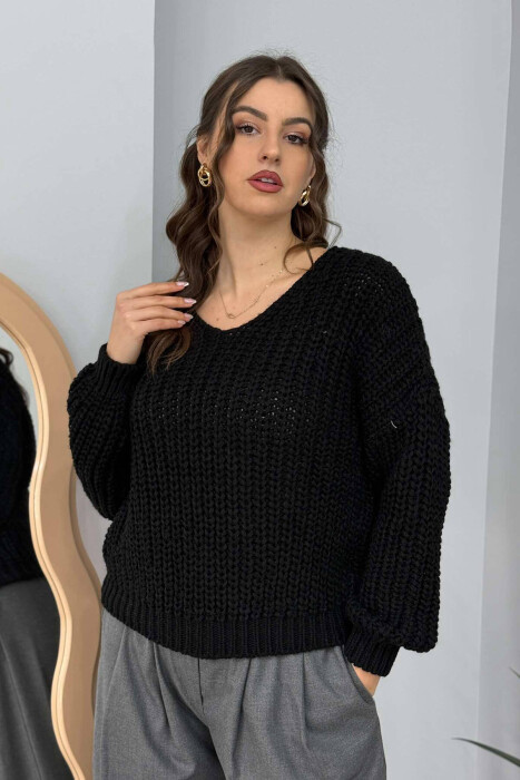 TRIKO E THJESHTË PËR FEMRA NË NGJYRËN E ZEZË 