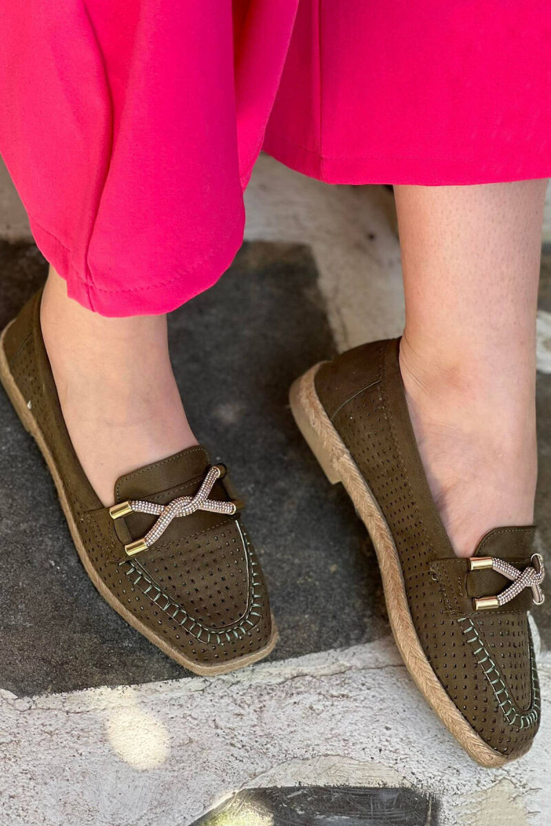 Flat shoes