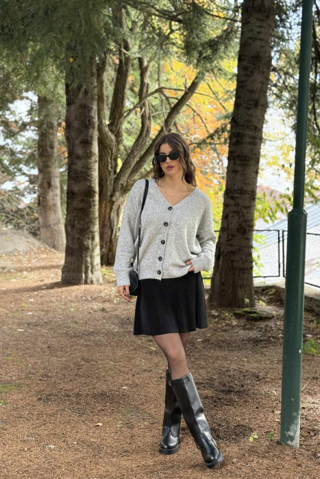 PULOVËR E THJESHTË NJË NGJYRËSHE PËR FEMRA NË NGJYRË GRI - KLAUDIO FASHION