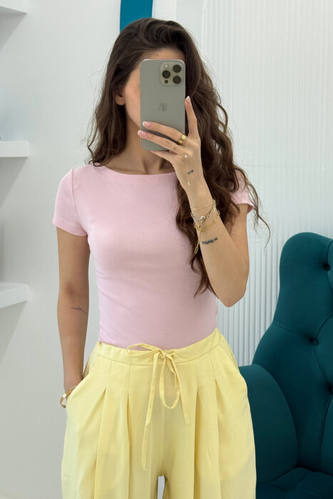 T-SHIRT NJË NGJYRËSH I THJESHTË PËR FEMRA NË NGJYRËN BABY PINK 