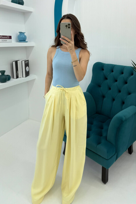 KANATIERE NJË NGJYRËSHE E THJESHTË PËR FEMRA NË NGJYRËN BABY BLUE 