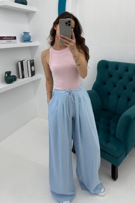 KANATIERE NJË NGJYRËSHE E THJESHTË PËR FEMRA NË NGJYRËN BABY PINK 