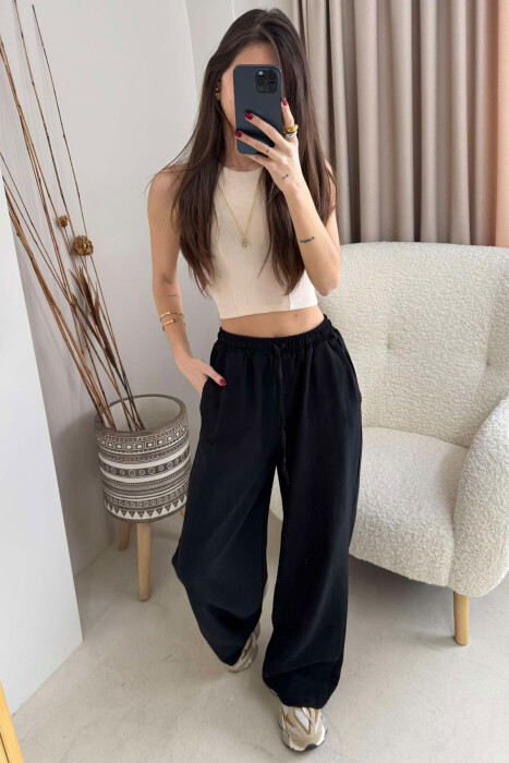 SIMPLE WOMEN TROUSERS IN BLACK COLOR 