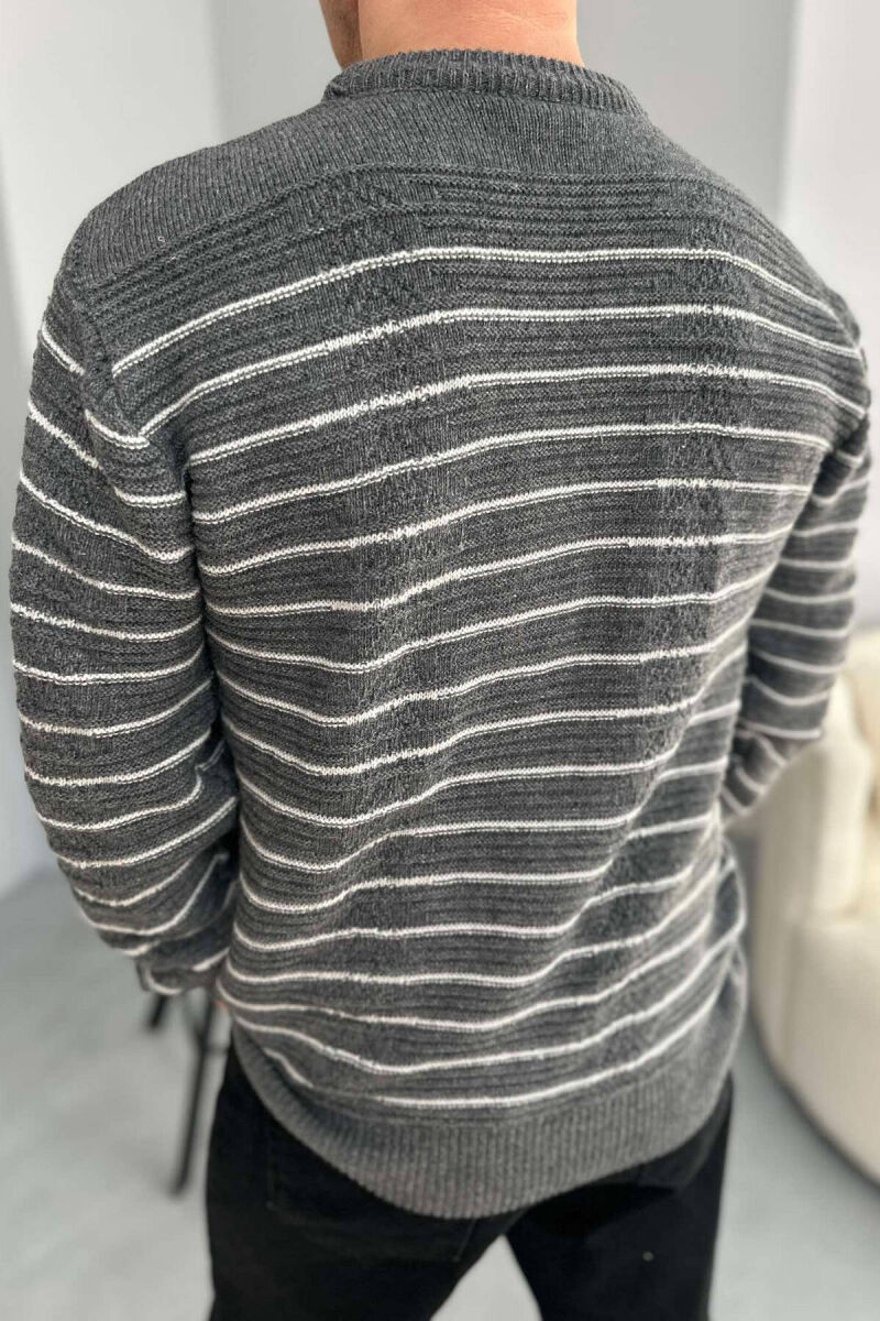 SIMPLE STRIPED MEN SWEATER IN DARK GREY COLOR - 2