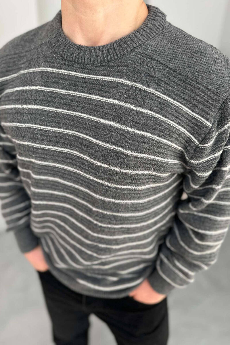 SIMPLE STRIPED MEN SWEATER IN DARK GREY COLOR - 4