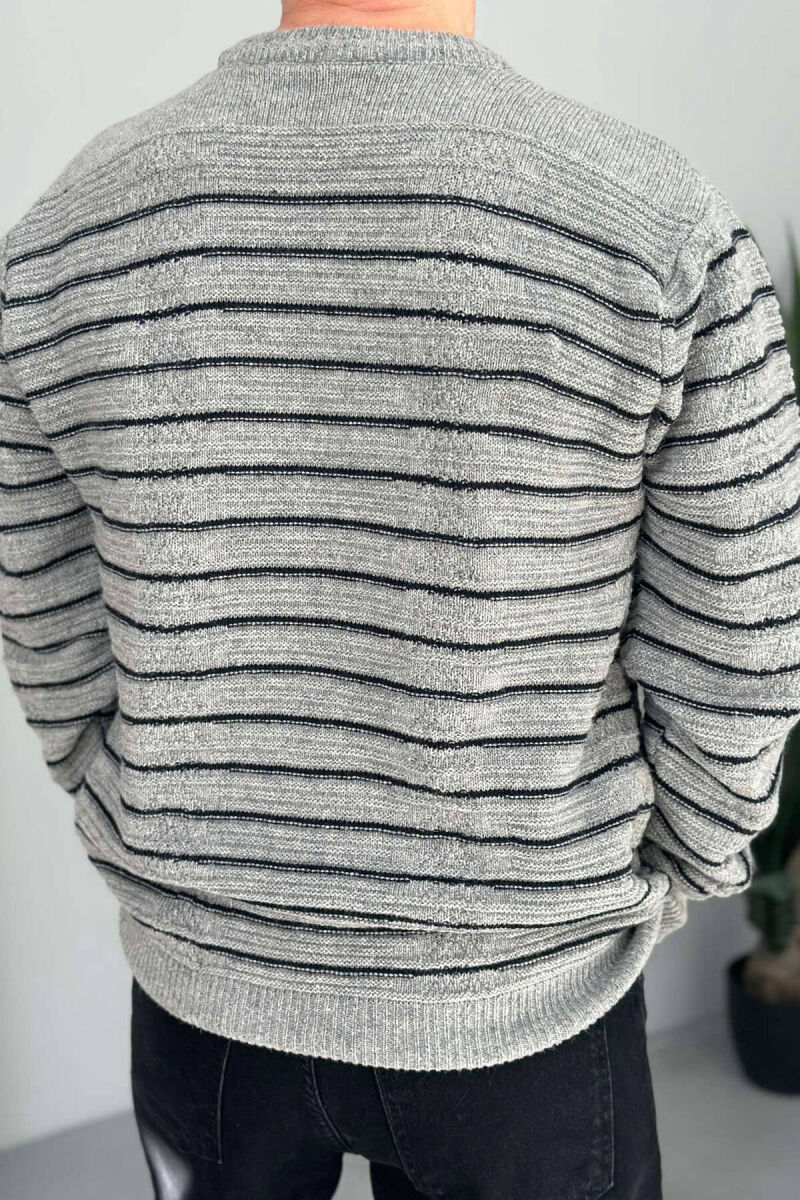 SIMPLE STRIPED MEN SWEATER IN GREY COLOR - 3