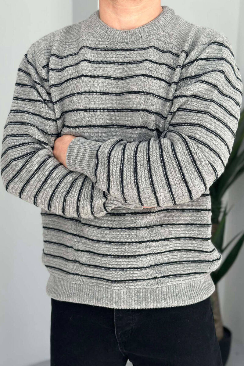 SIMPLE STRIPED MEN SWEATER IN GREY COLOR - 4