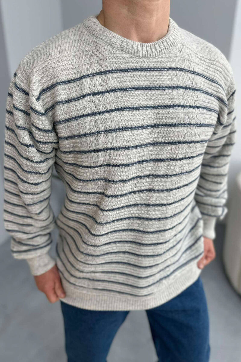 SIMPLE STRIPED MEN SWEATER IN LIGHT GREY COLOR - 1