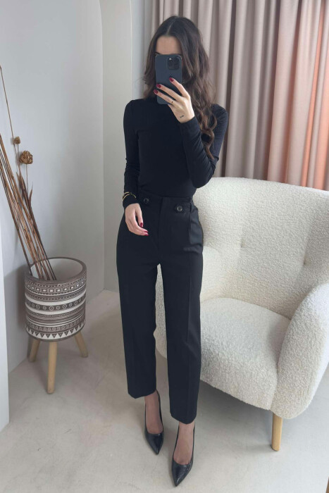 SIMPLE WOMAN TROUSERS IN BLACK COLOR 