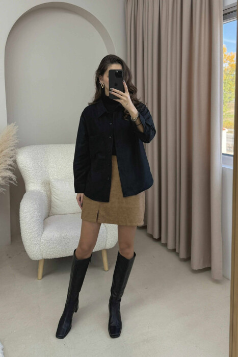 KËMISHË NJË NGJYRËSHE ME NJË XHEP PËE FEMRA NË NGJYRË TË ZEZË - KLAUDIO FASHION