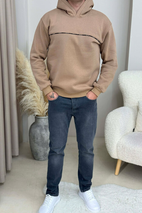 HOODIE NJE NGJYRESHE ME PUSH DHE DETAJE TE VOGLA PER MESHKUJ NE NGJYRE KAFE TE ZBARDHUR 