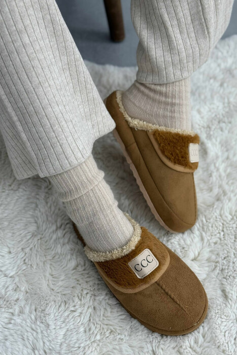 SMALL LOGO ONE COLOR WOMEN SLIPPERS BROWN/KAFE - 