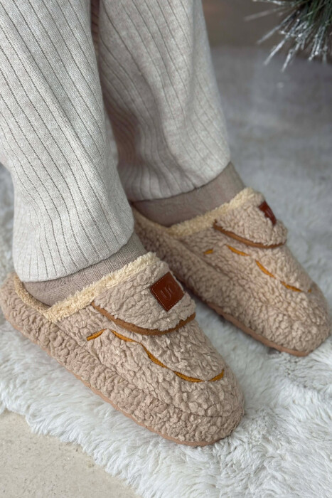 SMALL LOGO TEDDY WOMEN SLIPPERS DARK BEIGE/BEZHE ERRET - KLAUDIO FASHION
