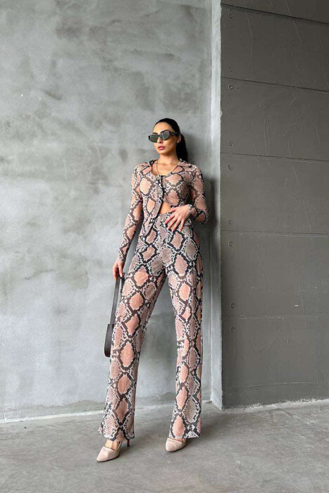 SET ME DETAJIN E LËKURËS SE GJARPRIT KËMISHË+PANTALLONA PËR FEMRA NË NGJYRËN BEZHË - KLAUDIO FASHION