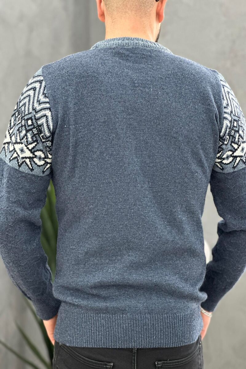 SNOWFLAKE DESIGN TWO COLORS MAN SWEATER DARK BLUE/BEE - 5