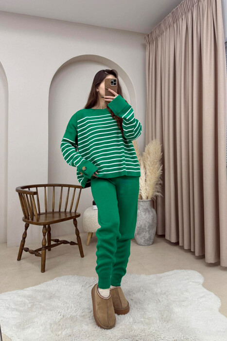 SET ME DIZAJN VIJASH TRIKO ME DETAJE BUTONASH+PANTALLONA PËR FEMRA NË NGJYRË JESHILE - KLAUDIO FASHION