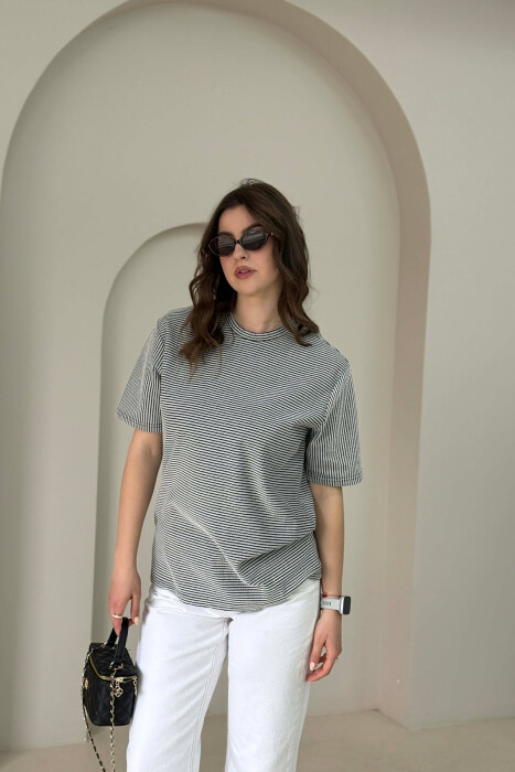 STRIPE DESIGN WOMAN T- SHIRT + 6 PAIR SOCKS BLACK-WHITE/ZB - 5