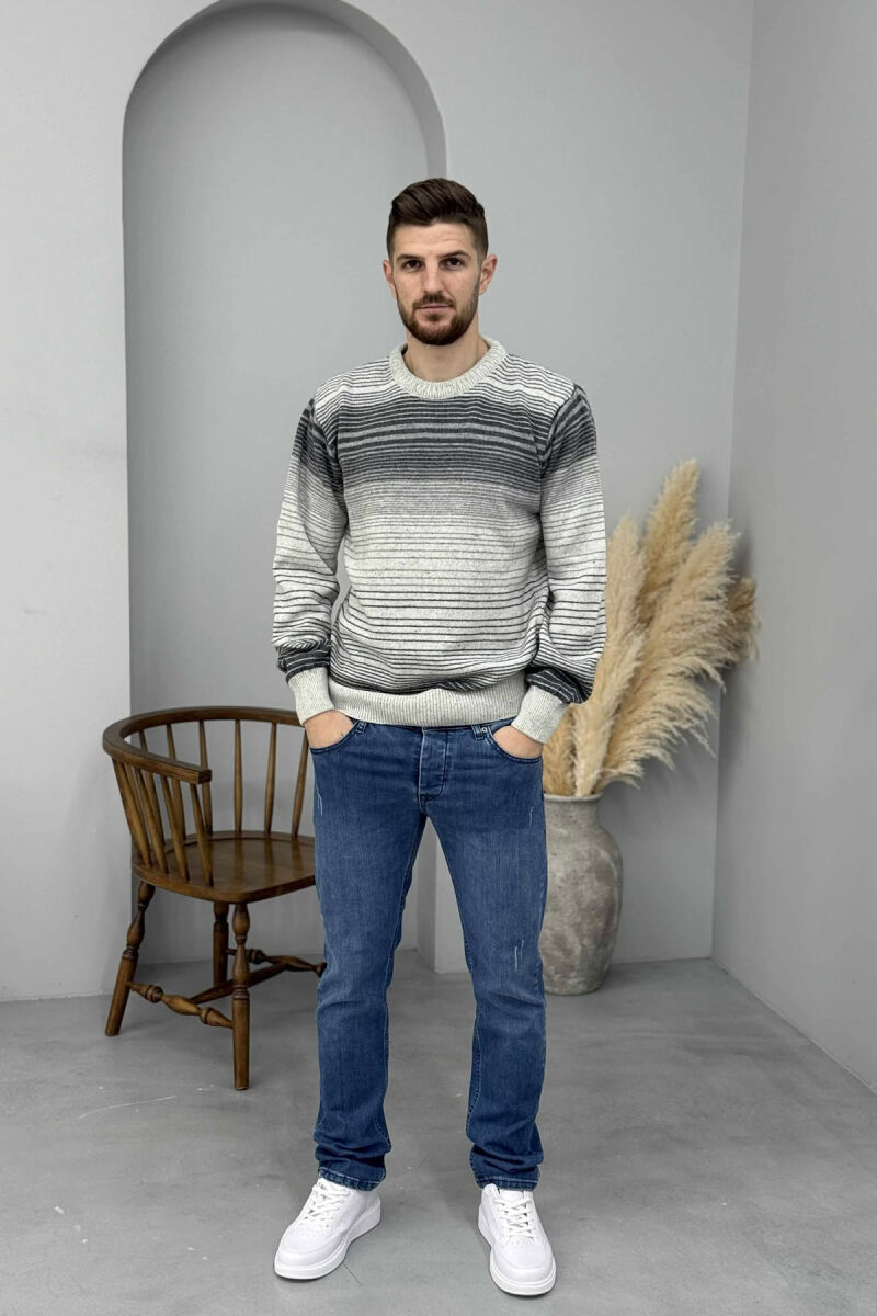 STRIPES DESIGN ROUND NECK KNITTED MEN SWEATER LIGHT GREY/GZ - 1