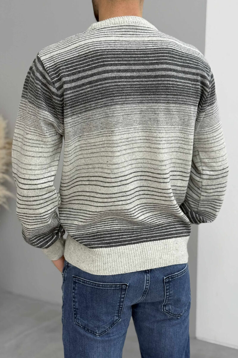 STRIPES DESIGN ROUND NECK KNITTED MEN SWEATER LIGHT GREY/GZ - 4