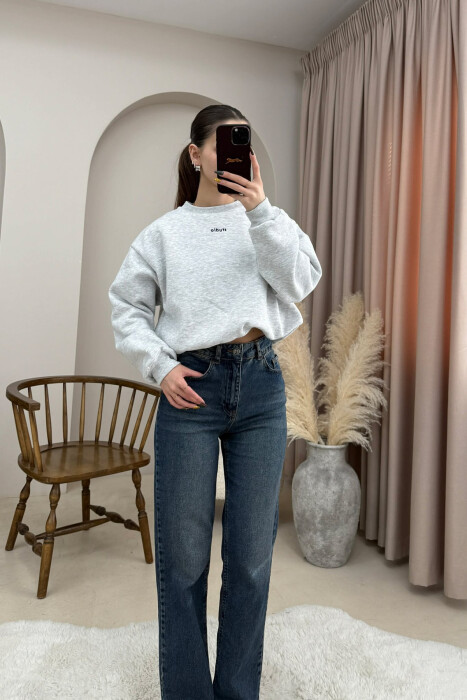 BLUZE ME SHKRIM STUDIO DHE BEL ELASTIK PER FEMRA NE NGJYRE GRI TE ZBARDHUR 