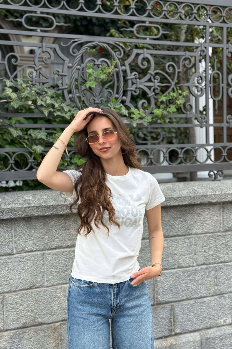 T-SHIRT PER FEMRA NE NGJYRE TE BARDHE - 1