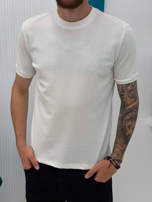 T-SHIRT I TEKSTURUAR ME JAKE TE RRUMBULLAKET PER MESHKUJ NE NGJYRE TE BARDHE - 4