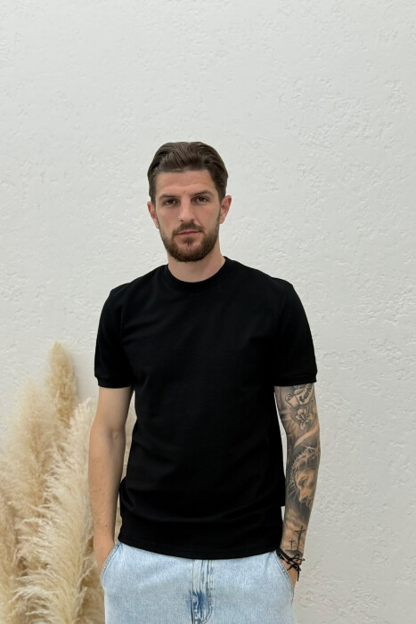 T-SHIRT I TEKSTURUAR ME JAKE TE RRUMBULLAKET PER MESHKUJ NE NGJYRE TE ZEZE - 1