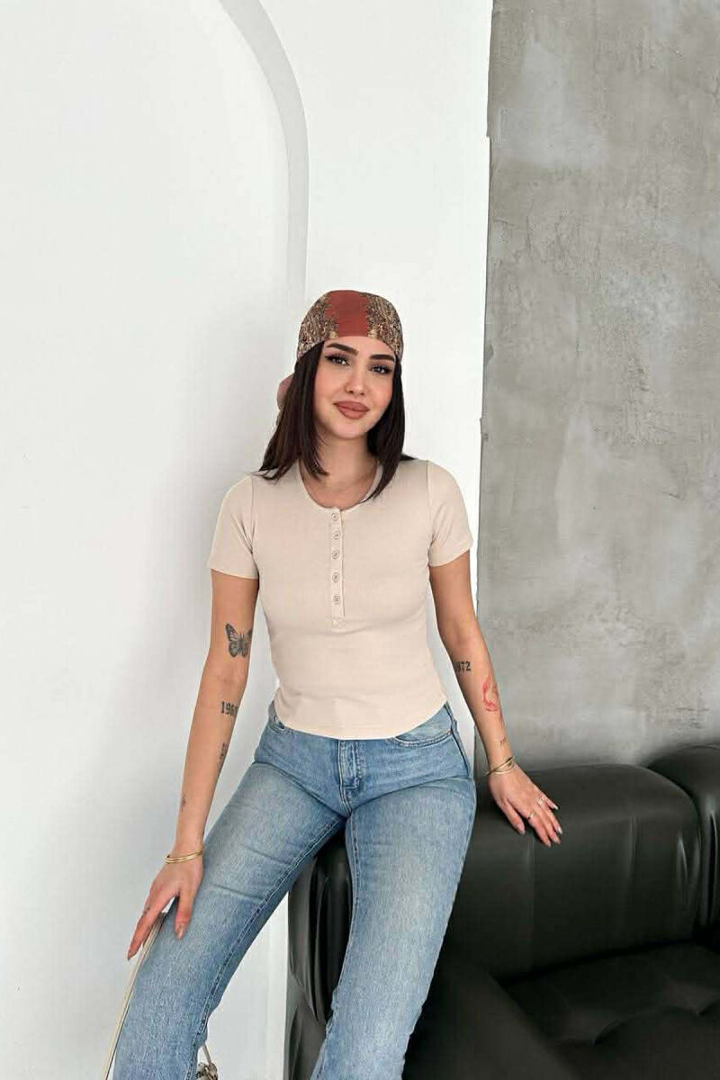 T-SHIRT I THJESHTE ME BUTONA PER FEMRA NE NGJYRE BEZHE - 4