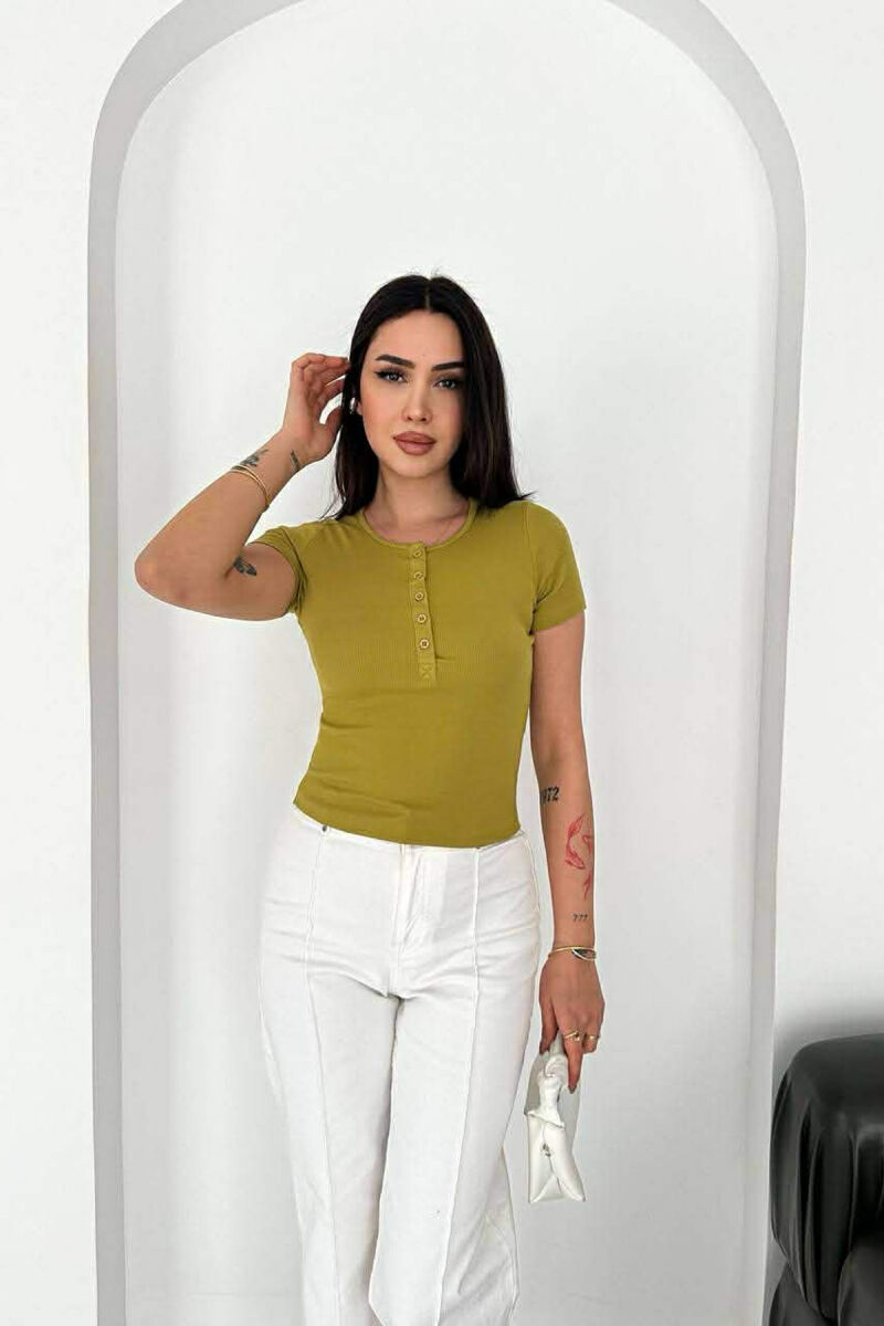 T-SHIRT I THJESHTE ME BUTONA PER FEMRA NE NGJYRE PISTAKIO - 2