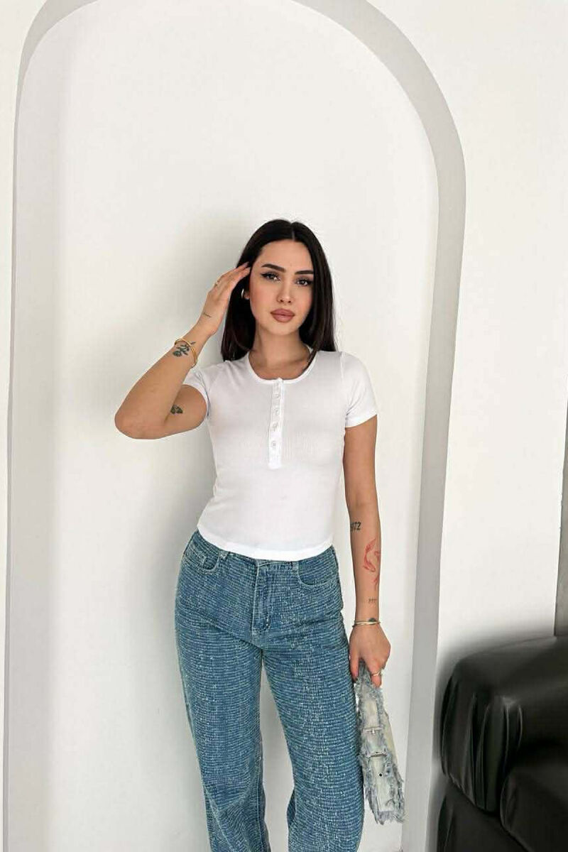 T-SHIRT I THJESHTE ME BUTONA PER FEMRA NE NGJYRE TE BARDHE - 1