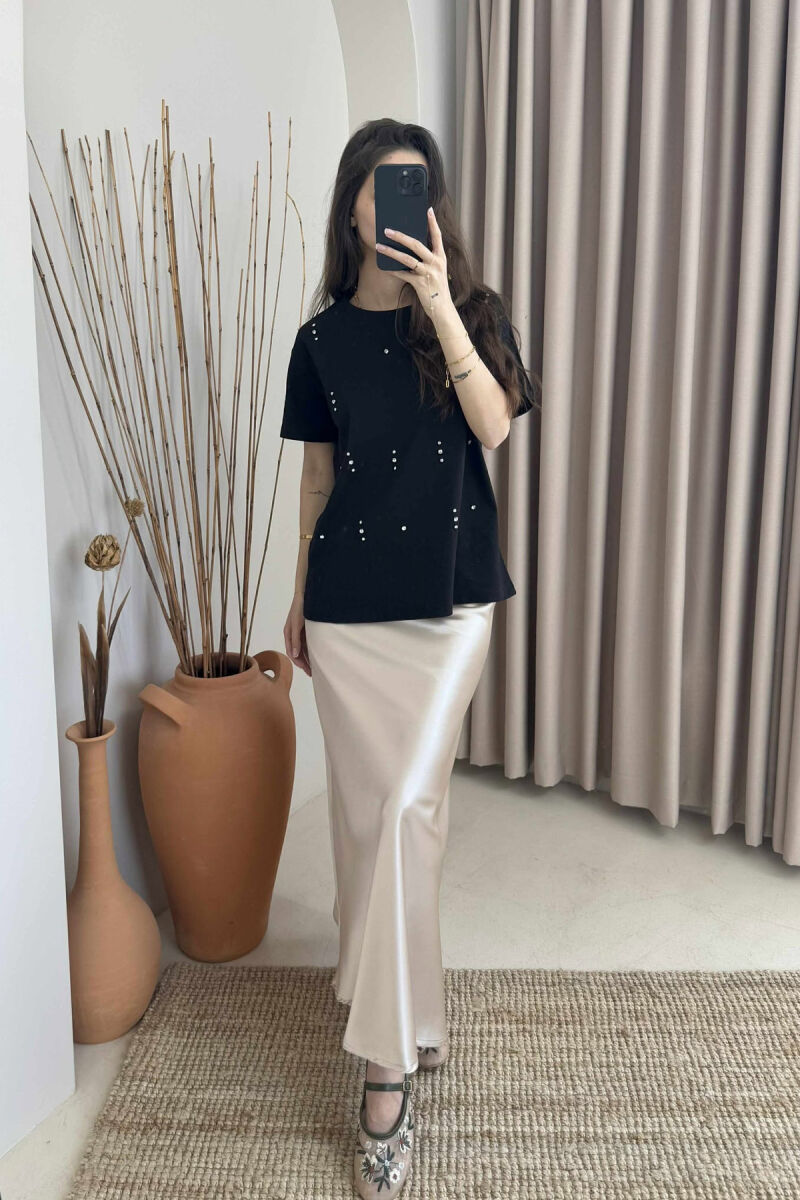 T-SHIRT I THJESHTË ME DETAJIN E GURËVE PËR FEMRA NË NGJYRËN E ZEZË - 6