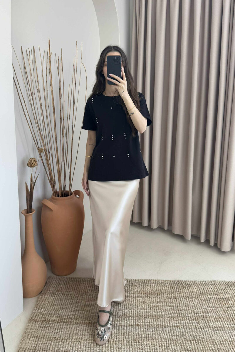 T-SHIRT I THJESHTË ME DETAJIN E GURËVE PËR FEMRA NË NGJYRËN E ZEZË - 7