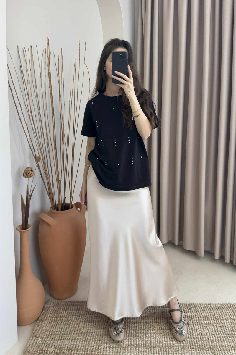 T-SHIRT I THJESHTË ME DETAJIN E GURËVE PËR FEMRA NË NGJYRËN E ZEZË - 8