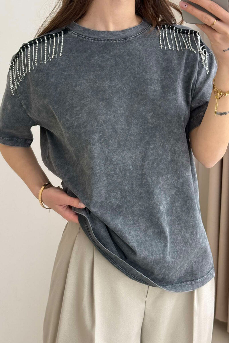 T-SHIRT I THJESHTË ME DETAJIN E GURËVE PËR FEMRA NË NGJYRËN GRI - 2