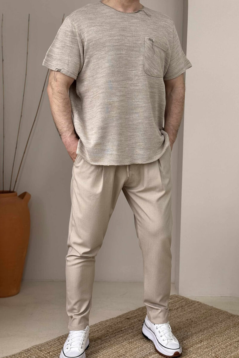 T-SHIRT I THJESHTË ME DETAJIN E XHEPIT PËR MESHKUJ NË NGJYRËN BEZHË - 2
