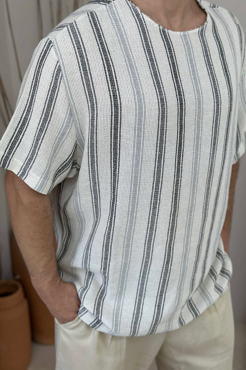 T-SHIRT I THJESHTË ME DIZAJNIN E VIJAVE PËR MESHKUJ NË NGJYRËN KREM+E ZEZË - 2