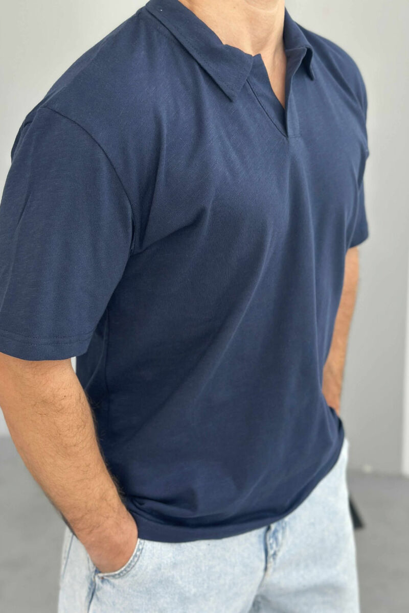 T-SHIRT I THJESHTË ME JAKË POLO PËR MESHKUJ NË NGJYRËN BLU E ERRËT - 4