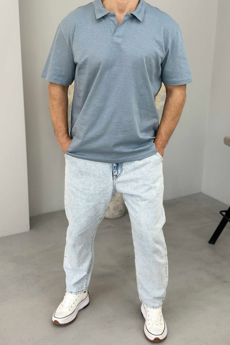 T-SHIRT I THJESHTË ME JAKË POLO PËR MESHKUJ NË NGJYRËN BLU E ZBARDHUR - 2