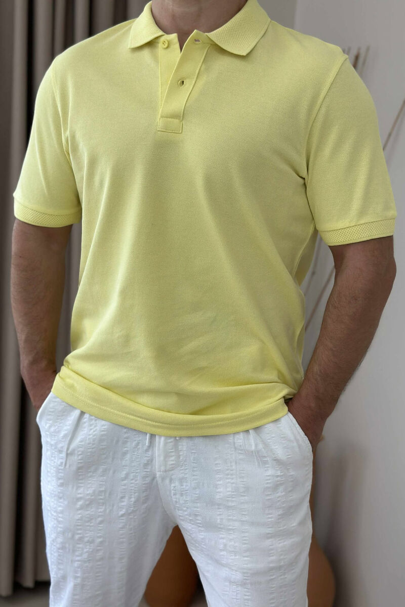 T-SHIRT NJË NGJYRËSH ME JAKË POLO PËR MESHKUJ NË NGJYRËN E VERDHË - 2